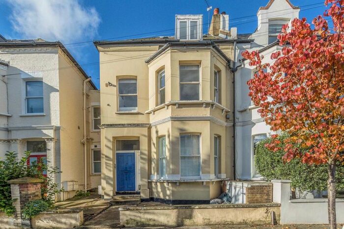 2 Bedroom Flat To Rent In Cromford Road, London, SW18