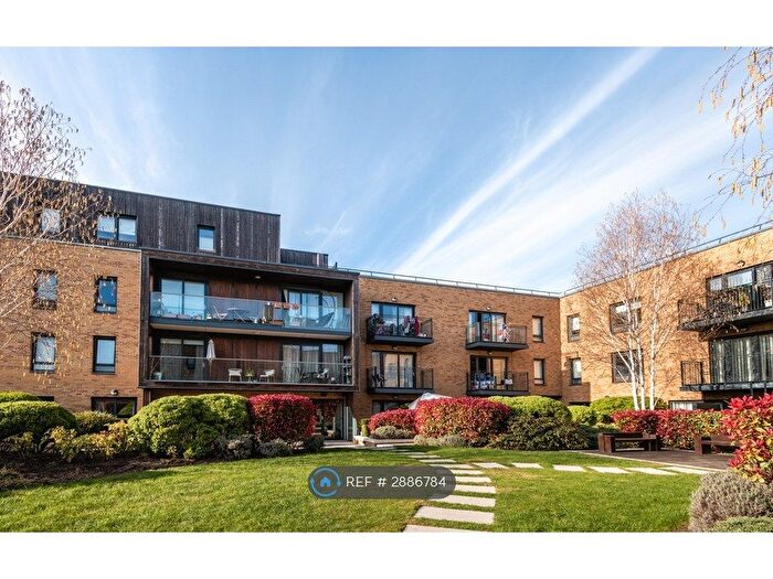 3 Bedroom Flat To Rent In Dowding Drive, London, SE9