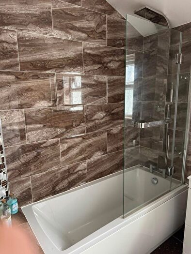 6 Bedroom Town House To Rent In Kingsway, Rochdale, OL16