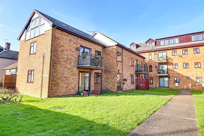 2 Bedroom Flat For Sale In London Road, Hadleigh, Benfleet, SS7