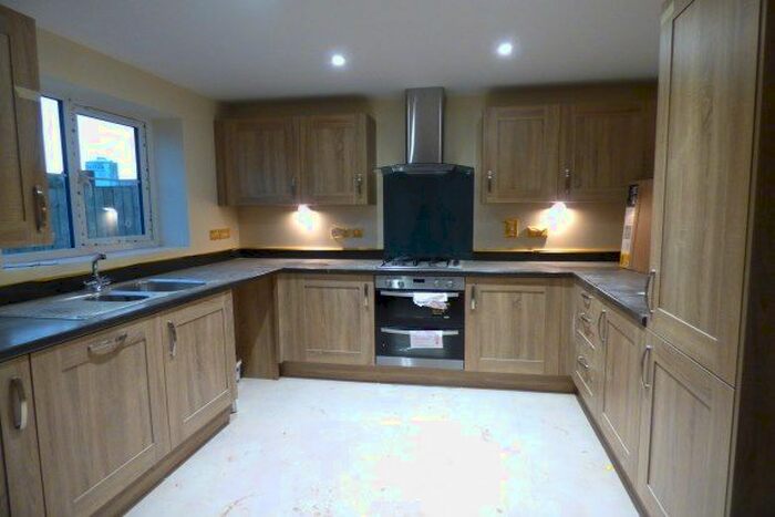 3 Bedroom Flat To Rent In Wilfred Road, Taunton, TA1