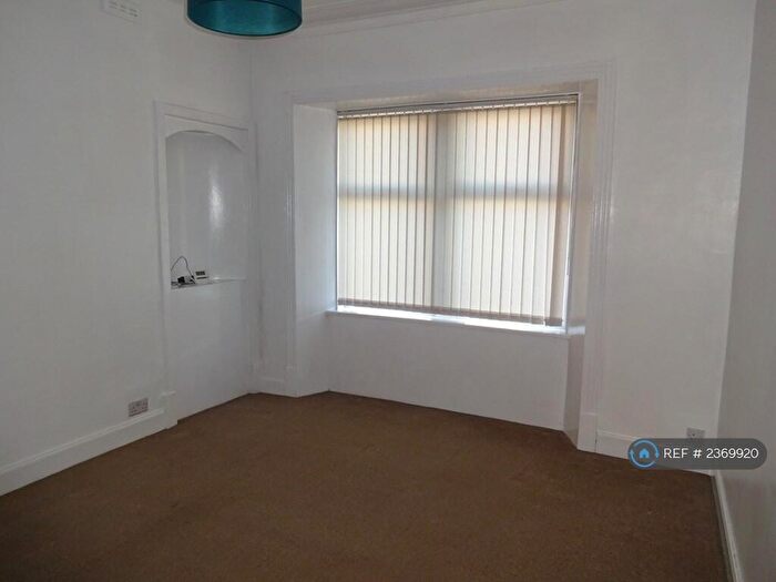 2 Bedroom Flat To Rent In Maxwellton Street, Paisley, PA1