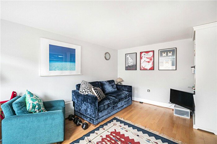 1 Bedroom Apartment For Sale In Peckham Grove, London, SE15