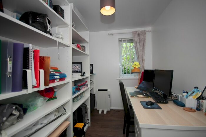 2 Bedroom Flat To Rent In John Silkin Lane, London, SE8