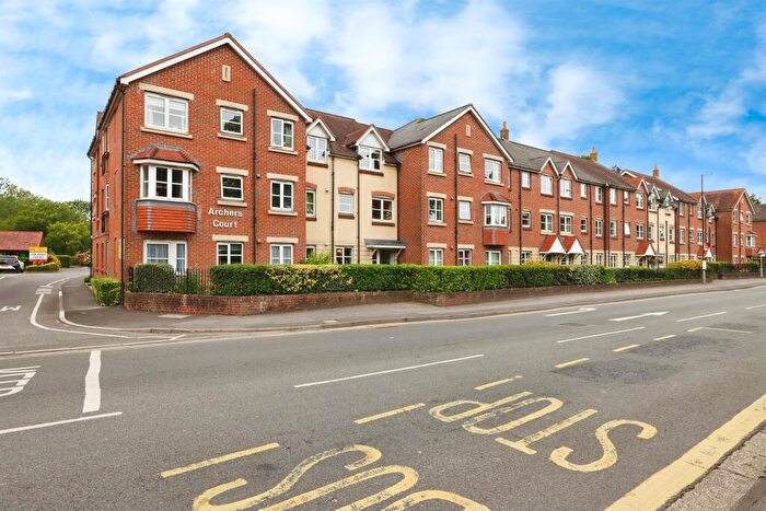 1 Bedroom Flat For Sale In Archers Court, Salisbury, SP1