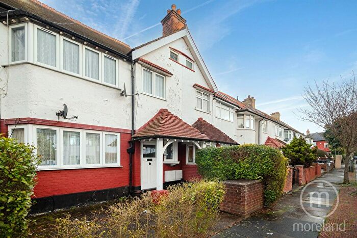 3 Bedroom Apartment To Rent In St Marys Road, Golders Green, NW11