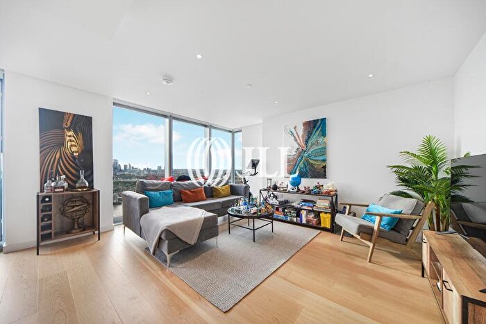 2 Bedroom Apartment To Rent In Landmark Pinnacle, Marsh Wall, E14