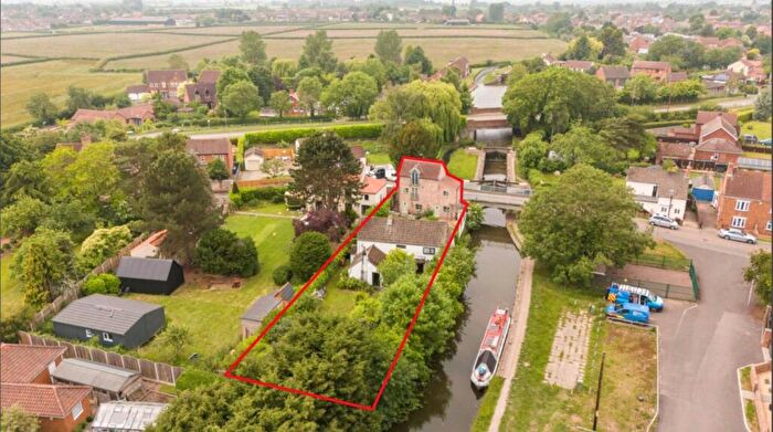 4 Bedroom Detached House For Sale In Station Road, Misterton, DN10