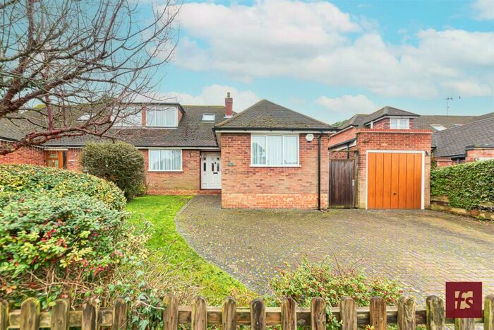 3 Bedroom Bungalow To Rent In Belmont Road, Crowthorne, RG45