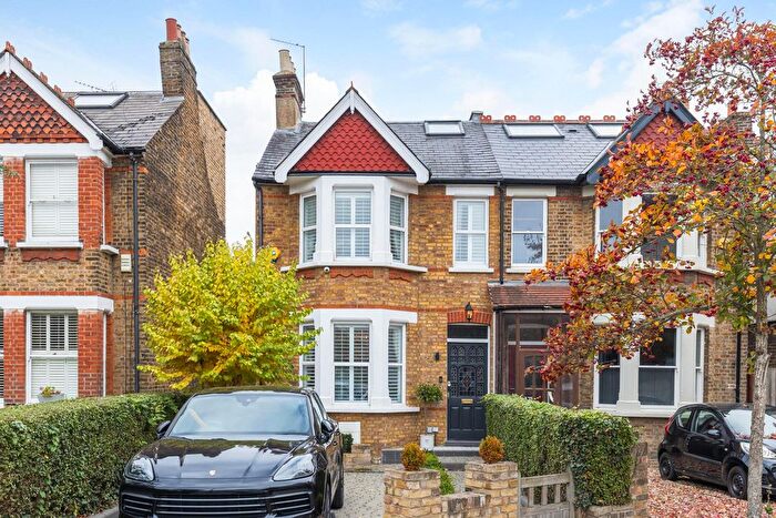 5 Bedroom Semi-Detached House For Sale In Lynton Avenue, London, W13