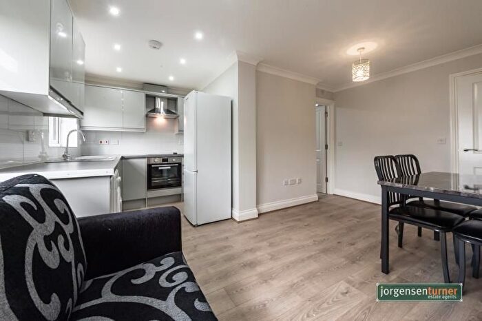 3 Bedroom Flat To Rent In Cecil Road, Acton, W3