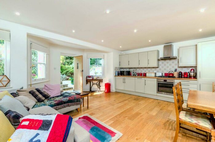 1 Bedroom Maisonette To Rent In Ewell Road, Surbiton, KT6