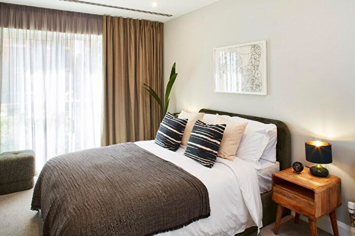 2 Bedroom Flat To Rent In Moat Street, London, SW11