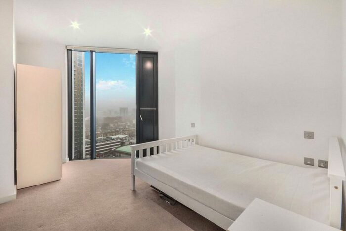 2 Bedroom Flat To Rent In Walworth Road, Elephant And Castle, London, SE1