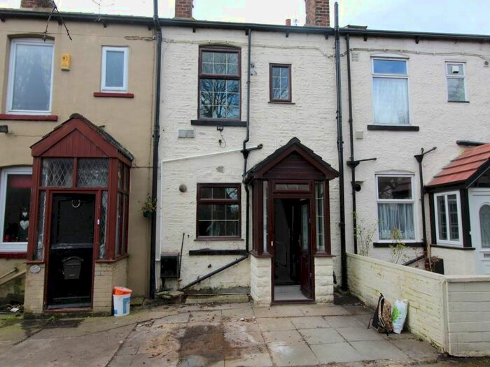 2 Bedroom Property To Rent In Pogsons Cottages, Leeds, LS14