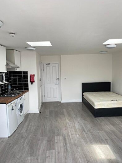 Studio To Rent In Walworth Road, Southwark, London, SE17