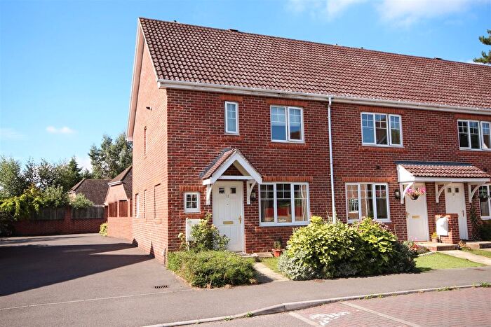 3 Bedroom Detached House To Rent In Rykmansford Road, Elvetham Heath, GU51