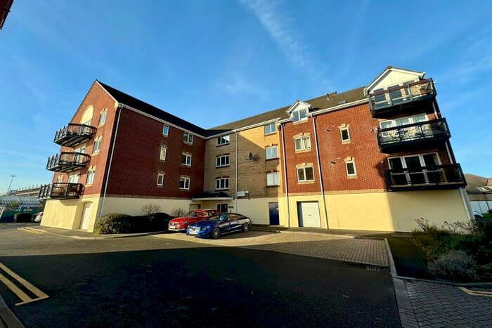 2 Bedroom Flat To Rent In Pacific Close, Ocean Village, Southampton, SO14