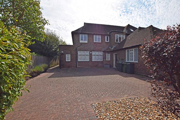 2 Bedroom Apartment For Sale In Winchester Road, Four Marks, Alton, Hampshire, GU34