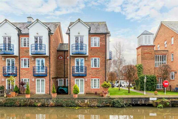 2 Bedroom Flat To Rent In The Wharf, Whittets Ait, Weybridge, Surrey, KT13