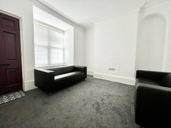 4 Bedroom House To Rent In Club Garden Road, Sheffield, S11