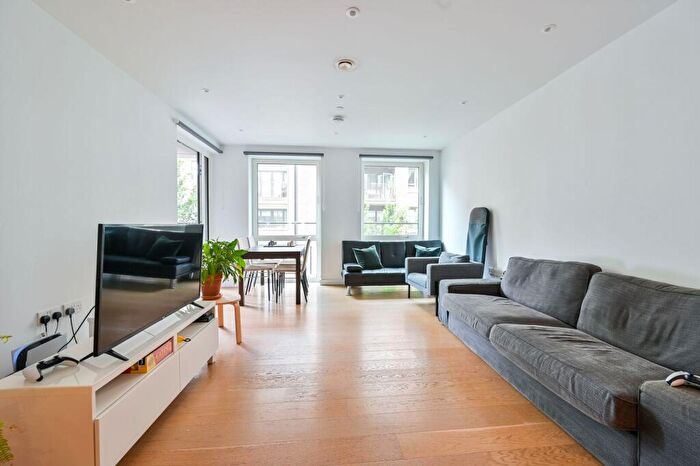 2 Bedroom Flat For Sale In Sayer Street, Elephant And Castle, SE17