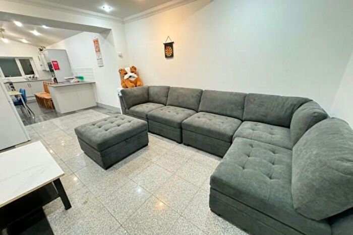 7 Bedroom Terraced House To Rent In Harriet Street Cardiff, CF24