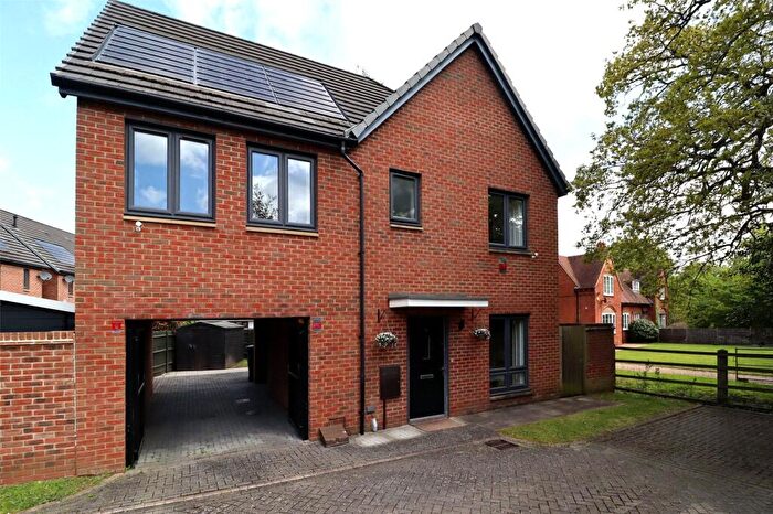 4 Bedroom Detached House For Sale In Inwood Close, Woking, Surrey, GU22