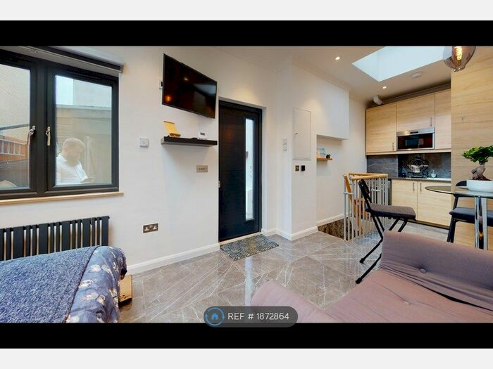 Studio To Rent In Balham, London, SW12