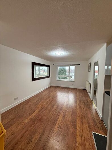 2 Bedroom Flat To Rent In Heverfield Court, Mitcham, CR4