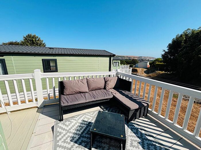 2 Bedroom Mobile Home For Sale In Swanage Coastal Park, Priests Road, Swanage, Dorset, BH19 - Photo 5