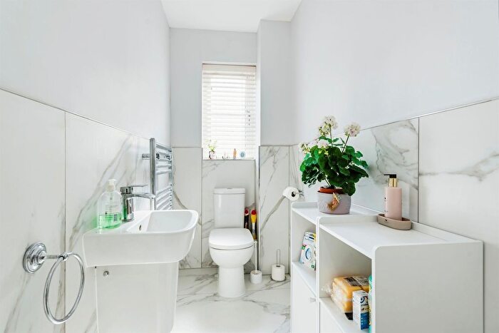2 Bedroom Semi-Detached House For Sale In Linden Gardens, Carterton, OX18