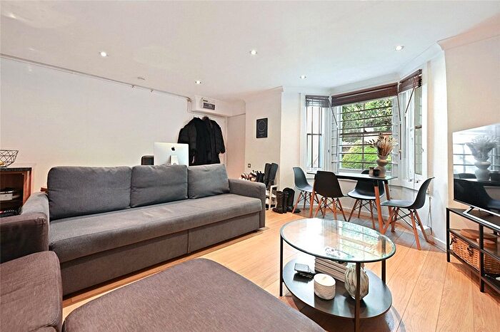2 Bedroom Flat To Rent In Coningham Road, London, W12