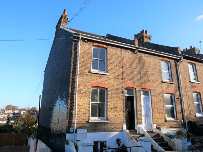 4 Bedroom End Of Terrace House To Rent In May Road, Rochester, Kent, ME1