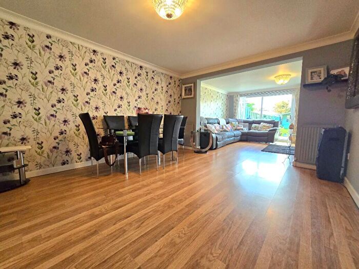 3 Bedroom Semi-Detached House For Sale In Wakering Road, Shoeburyness, SS3