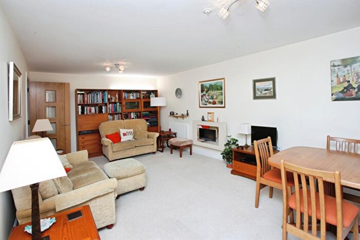 1 Bedroom Flat For Sale In Ilex Close, Llanishen, Cardiff, CF14