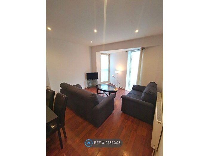 2 Bedroom Flat To Rent In Oswald St, Glasgow, G1