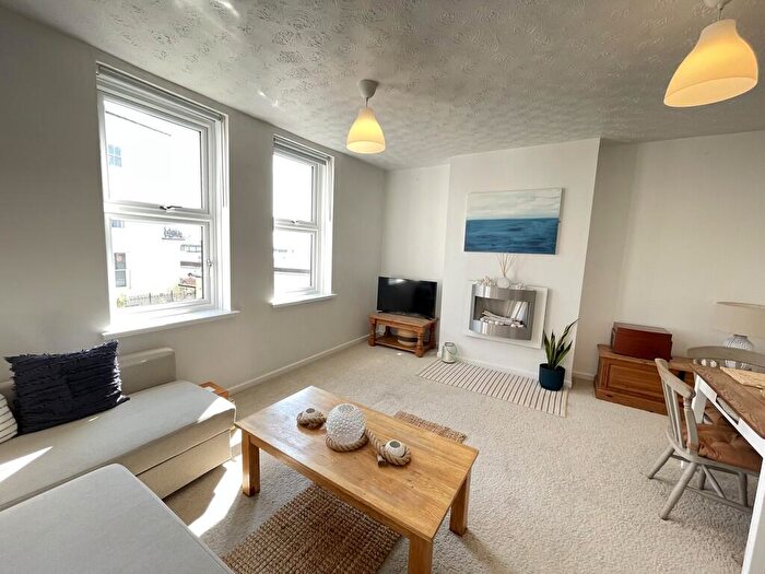 2 Bedroom Apartment To Rent In South Parade, Southsea, PO4