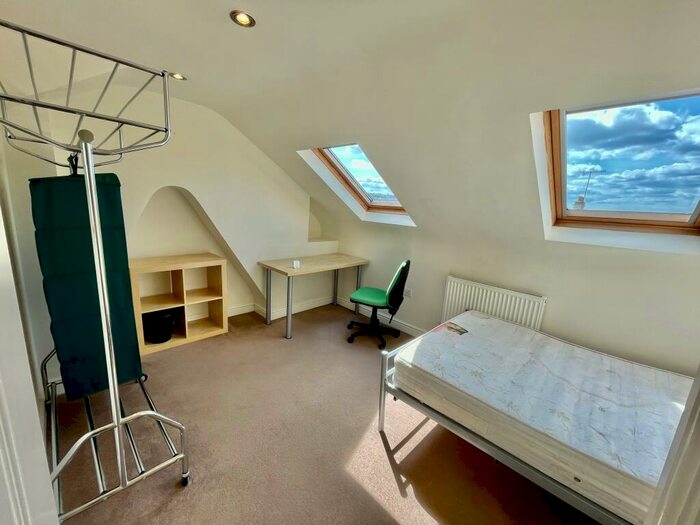 8 Bedroom House To Rent In Junction Avenue, Bath, BA2