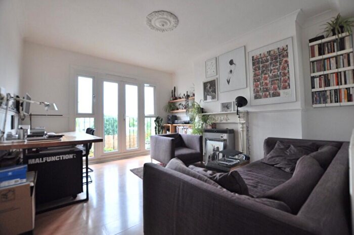 1 Bedroom Detached House To Rent In Kent Street, London, E2