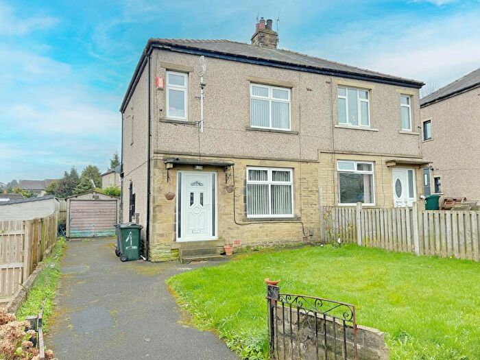 3 Bedroom Semi Detached House For Sale In Thoresby Grove, Off Hollybank Road, Bradford, BD7