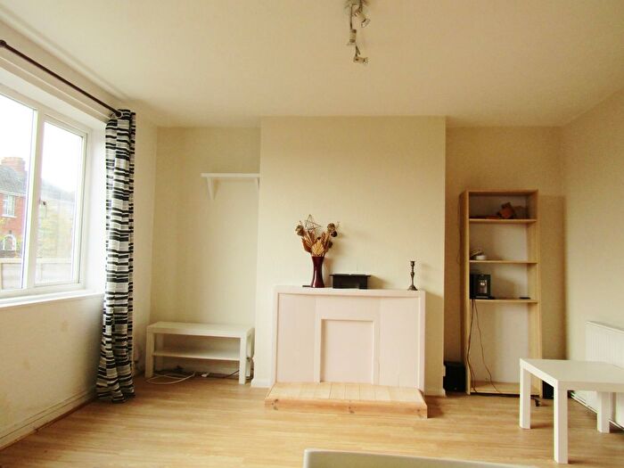 2 Bedroom Flat To Rent In Beacon Lane, Exeter, EX4