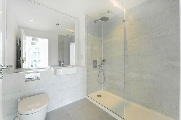 2 Bedroom Flat To Rent In Abbotsford Court, Park Royal, London, NW10