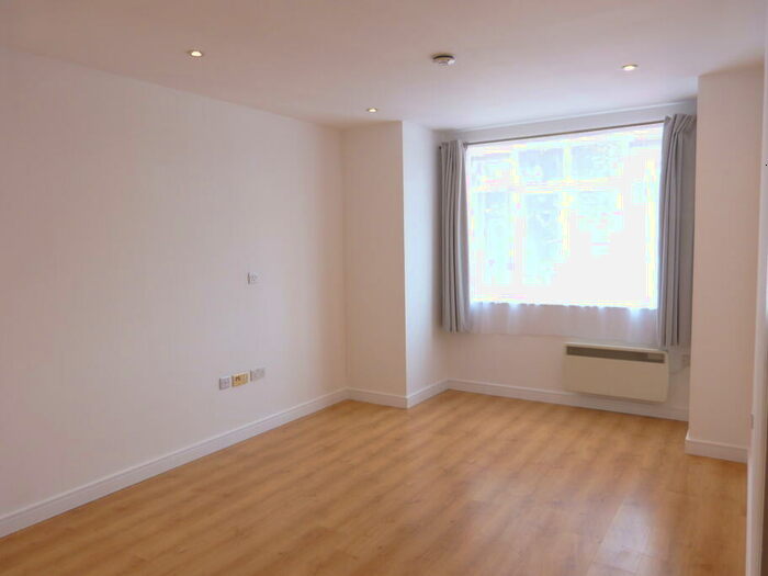 1 Bedroom Ground Flat To Rent In Neeld Crescent, London, NW4