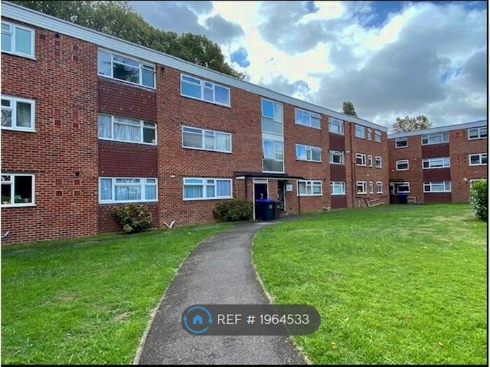 2 Bedroom Flat To Rent In Devana End, Carshalton, SM5