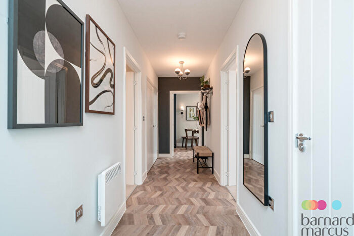 1 Bedroom Apartment For Sale In High Road, Finchley, London, N12
