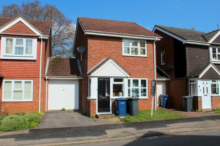 2 Bedroom Link Detached House To Rent In High Ridge, Godalming, GU7