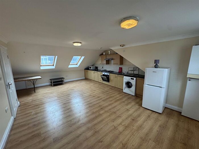 3 Bedroom Flat To Rent In Seymour Road, Haringey, N8