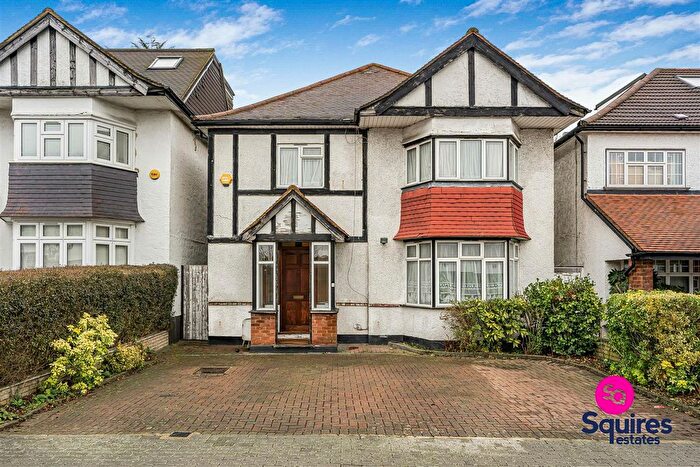 4 Bedroom Detached House For Sale In Cheyne Walk, Hendon, NW4