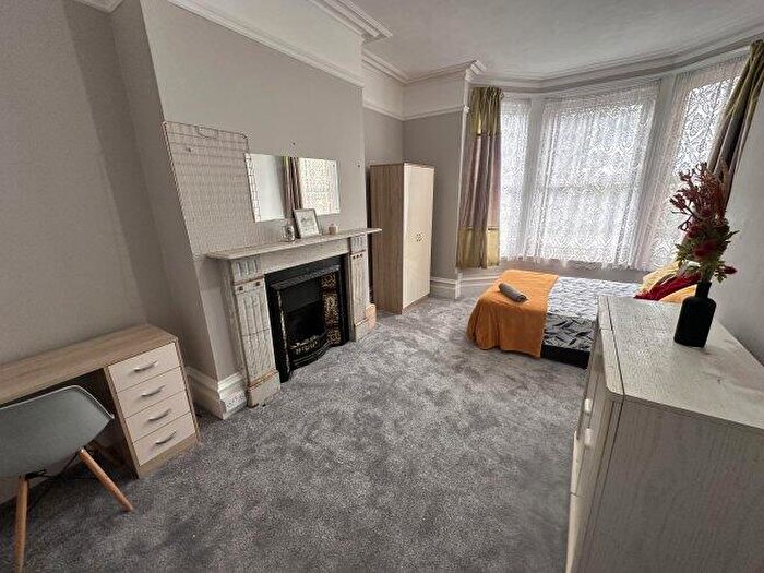 2 Bedroom Flat To Rent In Maidstone Road, ME4